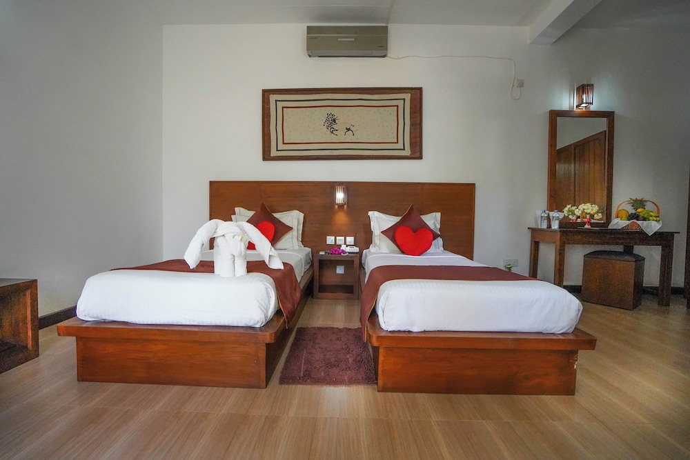 Deluxe Twin room, Pool View photo 2