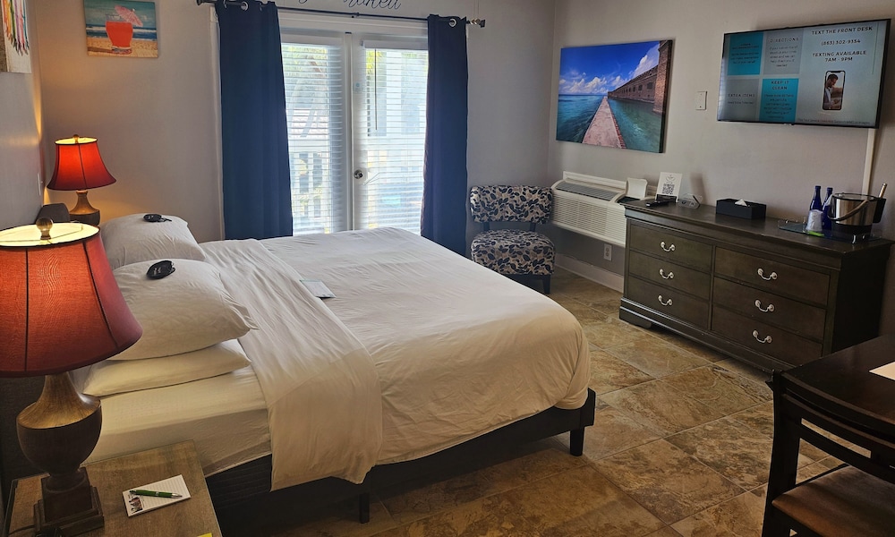 Room 43 - Signature Room - King Bed - Adults Only 21+