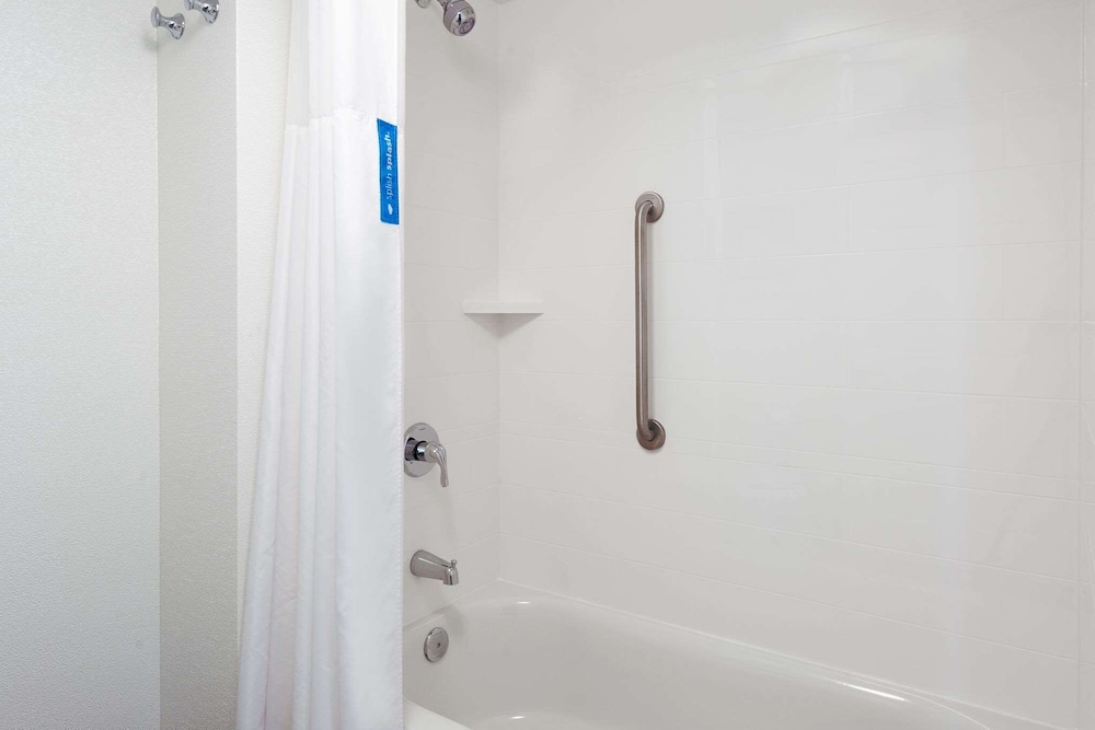 Modern One-Bedroom Two Queen Suite with Kitchenette - Photo 6