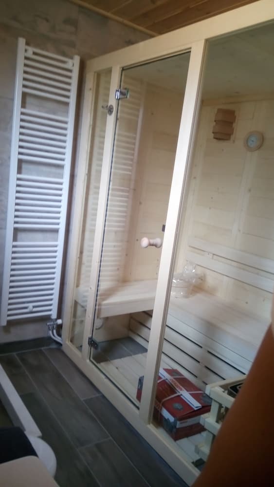 The Woodland Cottage - 2 Bedroom Villa with Sea View, Sauna & Shared Pool photo 2
