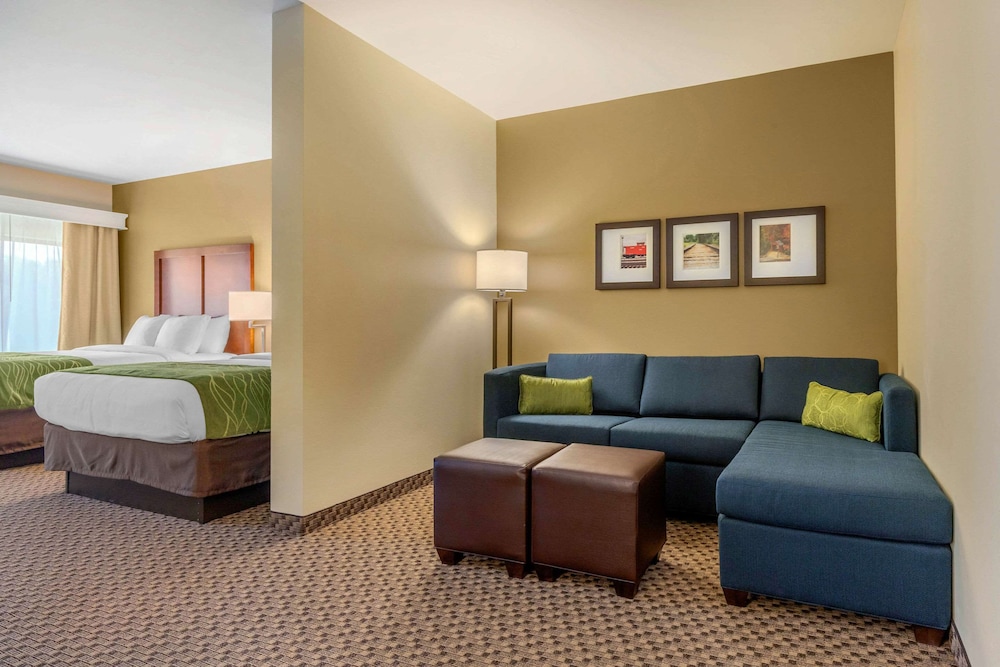 Suite, 2 Queen Beds, Non Smoking - Photo 10