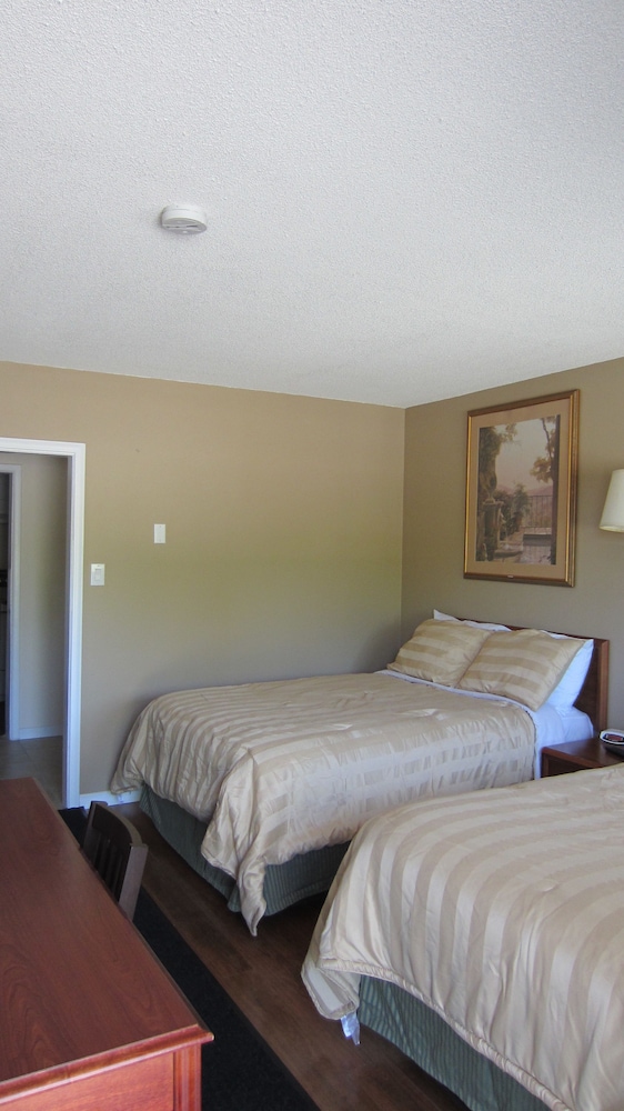 Standard Room, 2 Double Beds photo 2