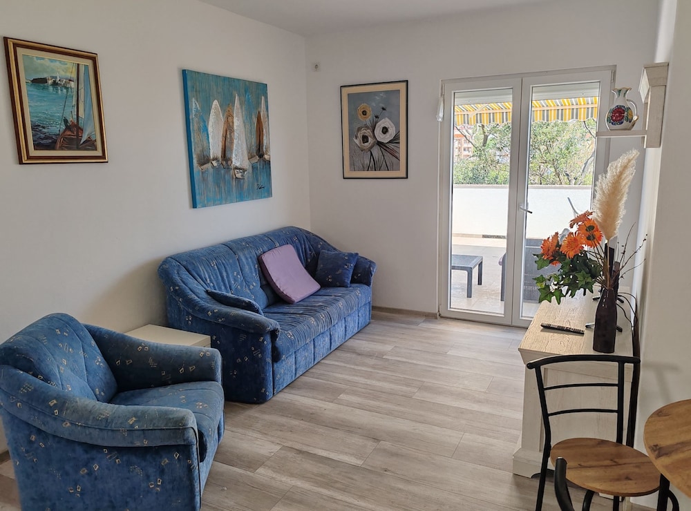 Studio (Studio Apartment with Balcony and Sea)