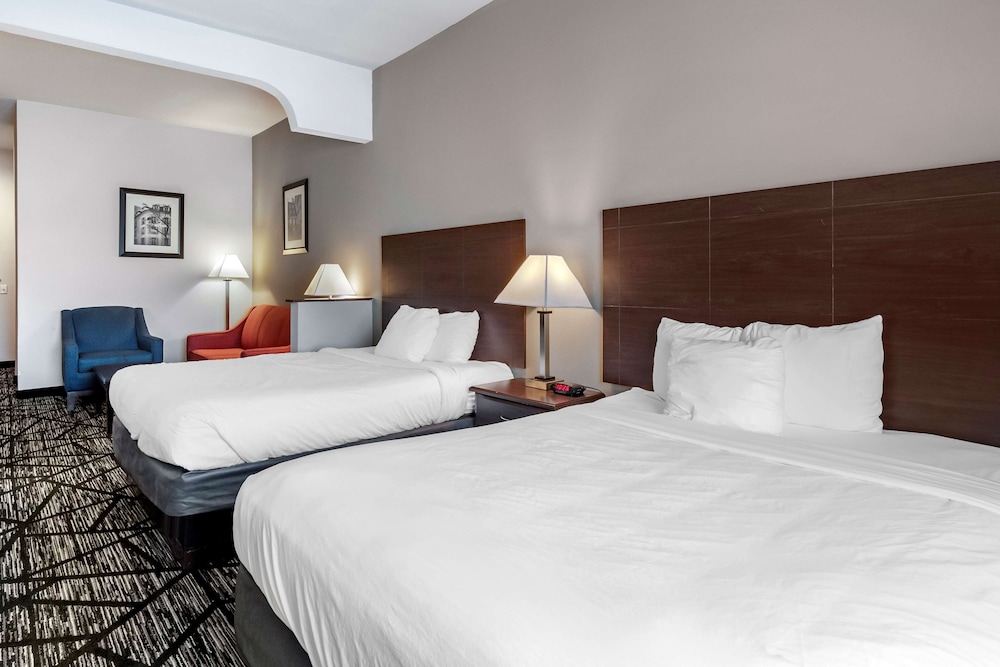 Suite, 2 Queen Beds, Accessible, Bathtub photo 1