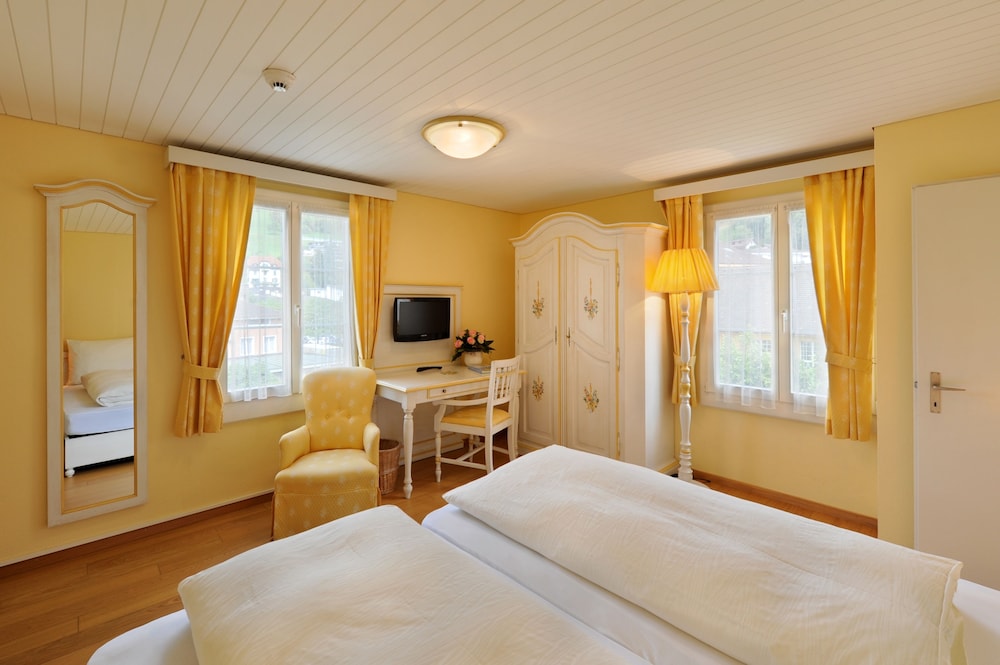 Deluxe Double Or Twin Room, 1 King Bed photo 3