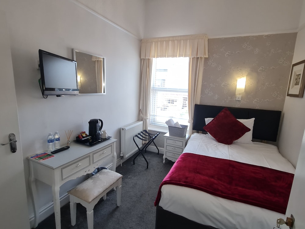 Room 2- First Floor Small Double En-suite