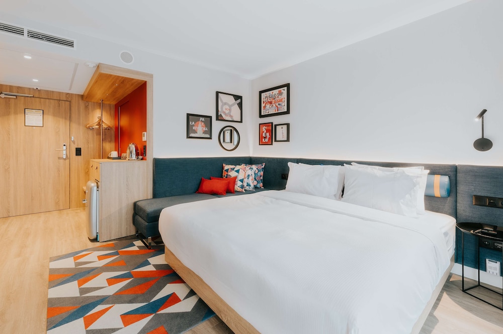 Standard Double or Twin Room, 1 King Bed - Photo 10