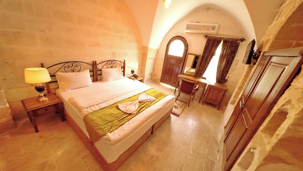 Standard Double or Twin Room - Photo 16
