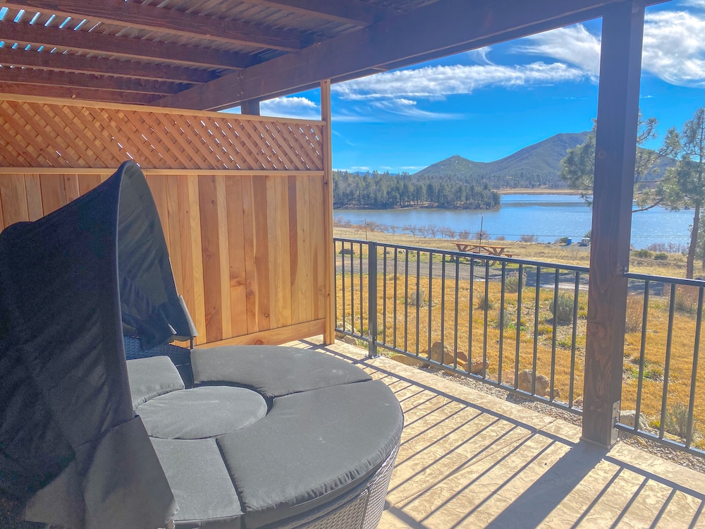 Panoramic Studio, Bathtub, Lake View - Photo 6