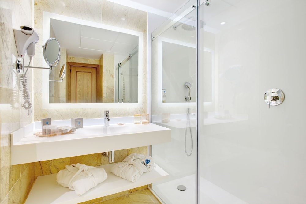 Premium Double Room, Balcony (2 adults and 1 child) Premium Double Room, Balcony (2 adults and 1 child)