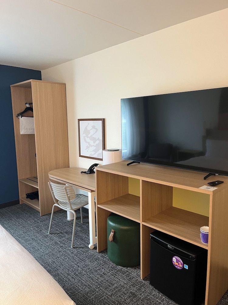 Room, 1 Queen Bed, Accessible (Mobility & Hearing) - Photo 2