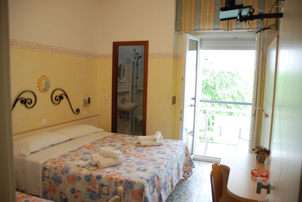 Basic Double or Twin Room, Balcony