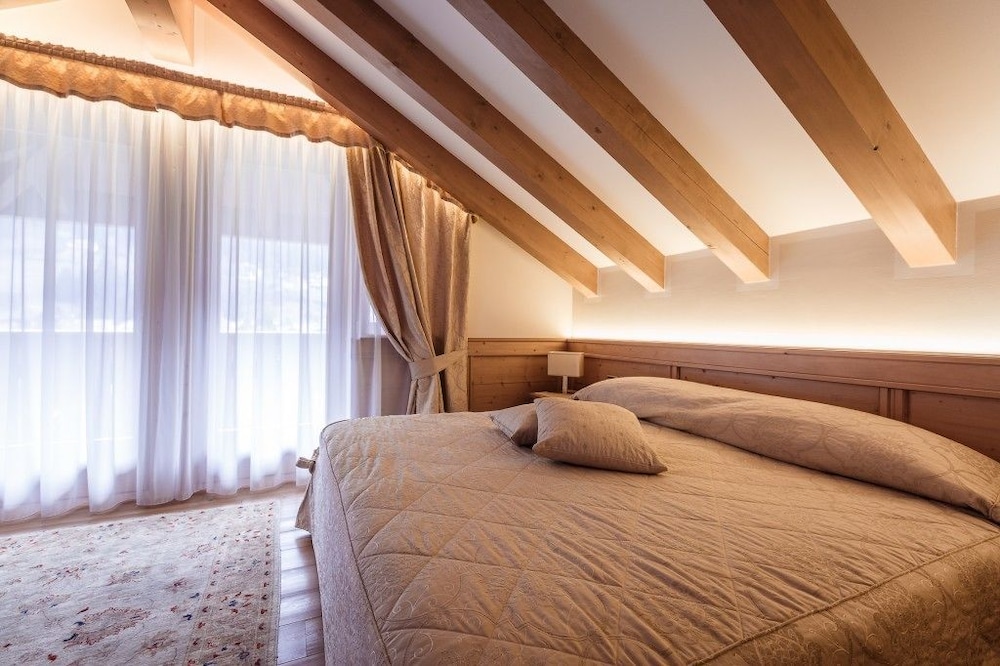 Deluxe Suite photo 2