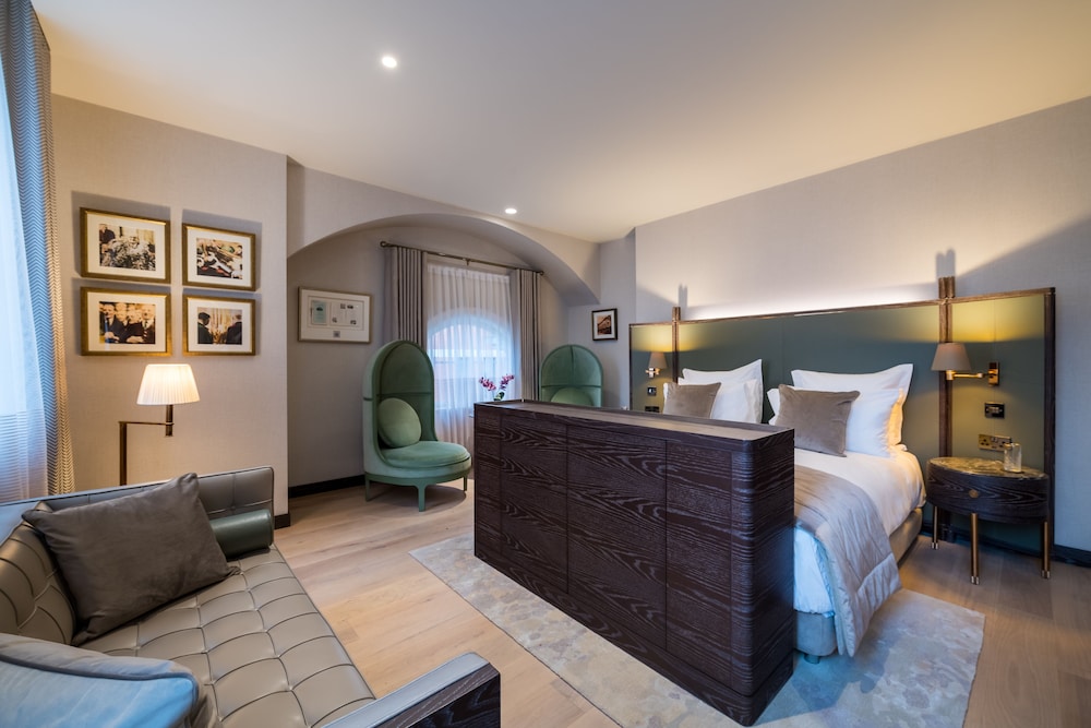 Bradshaw Collection( Deluxe King Room)