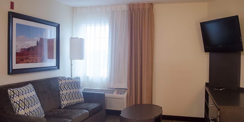 Suite, 1 Queen Bed, Accessible (Communications Accessible) - Photo 2