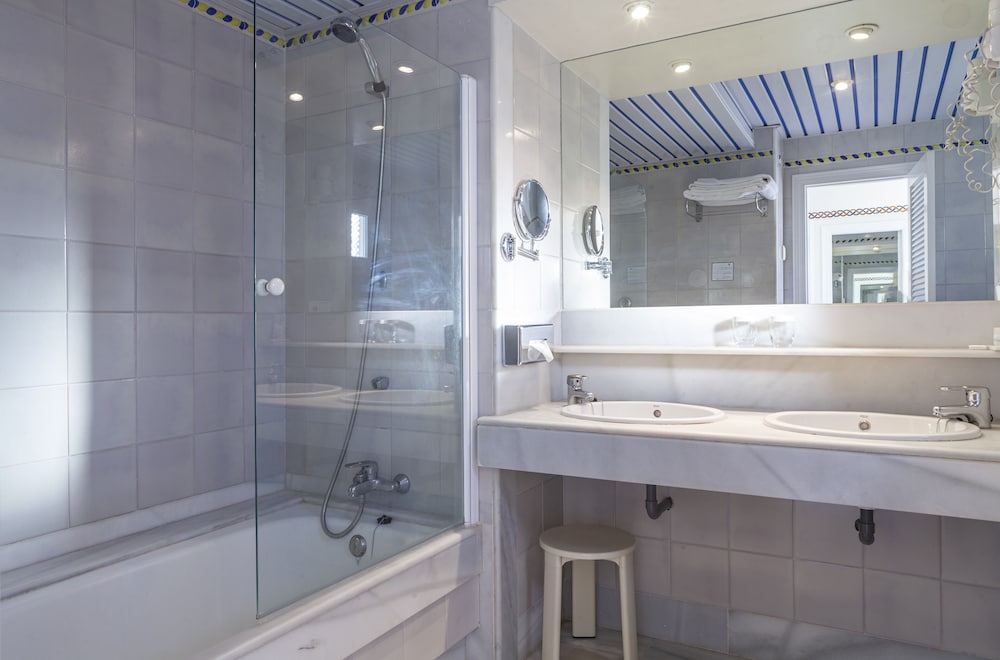 Standard Double or Twin Room - Photo 3