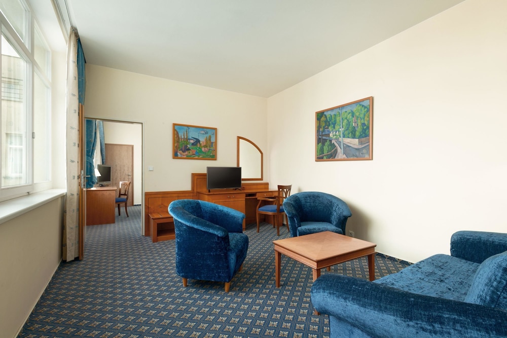 Suite, 1 King Bed, Non Smoking