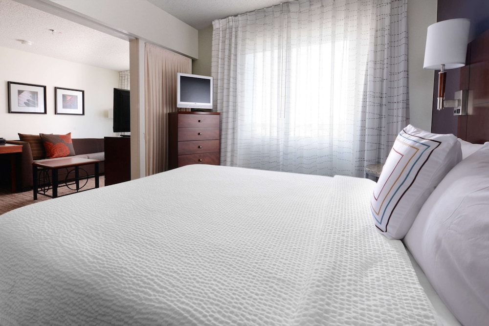 Superior Suite, 1 Queen Bed with Sofa bed (Hospitality Suite) photo 2
