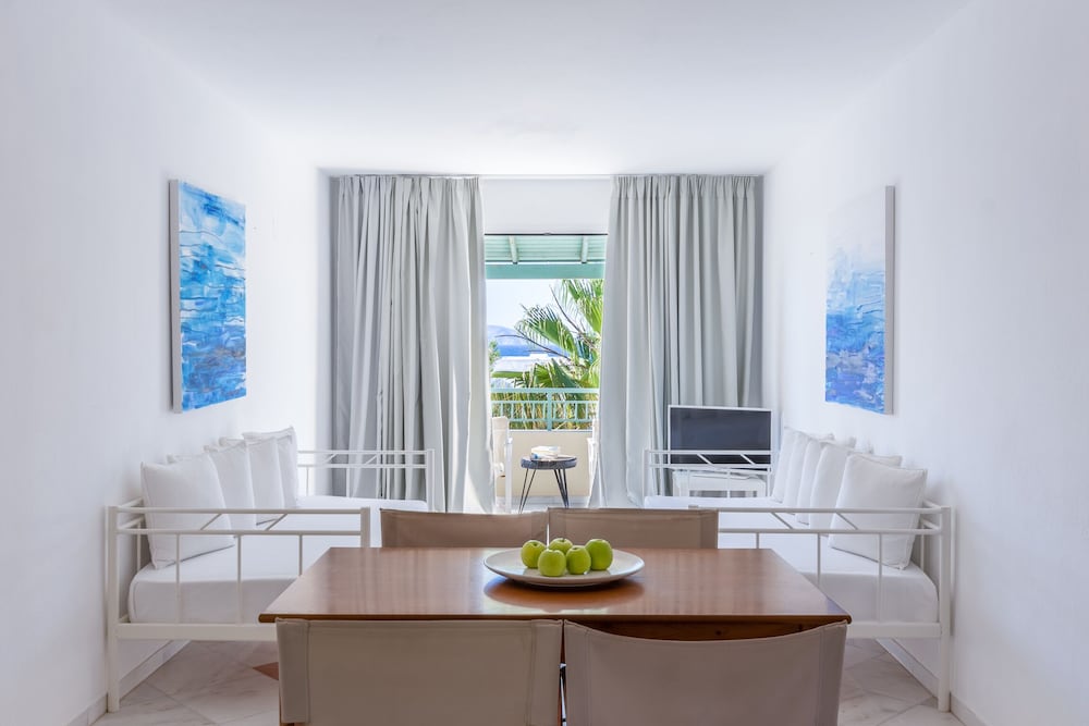 Comfort Room, 2 Bedrooms