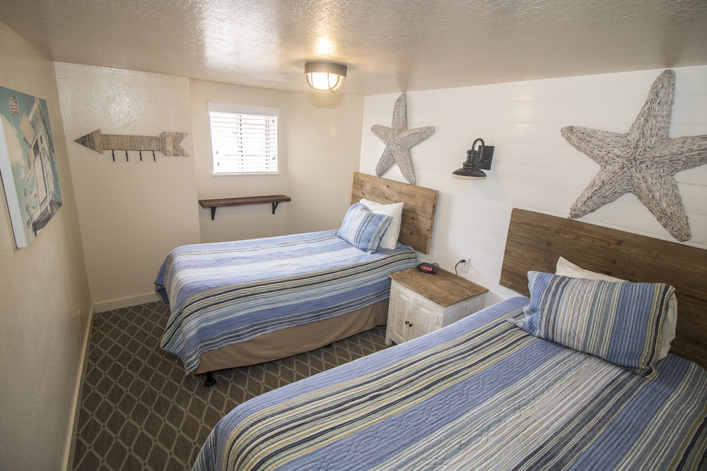 Riverfront Ground Floor 8 person Unit #113