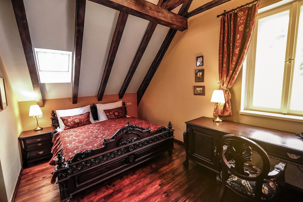 Room (Superior King 302)
