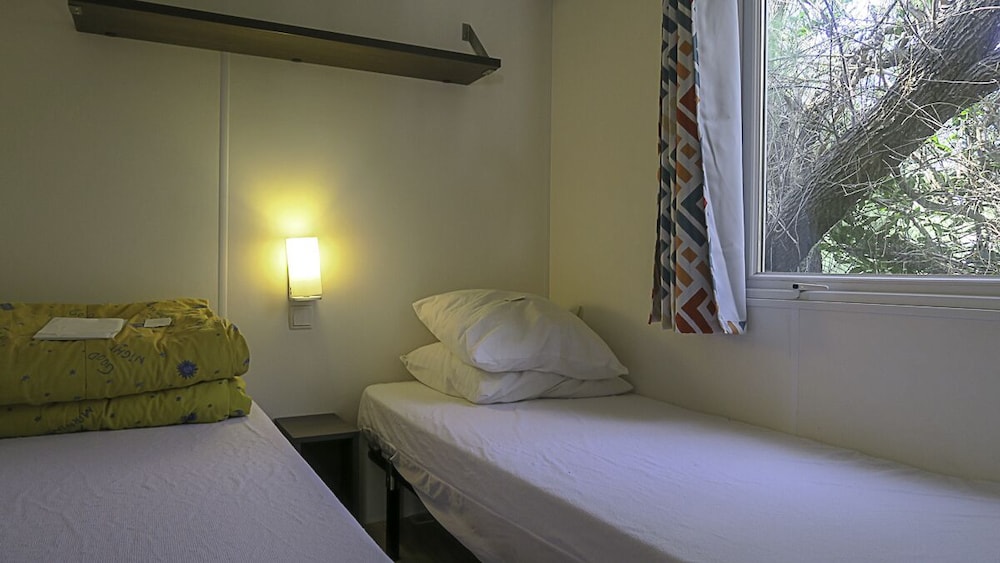 Comfort Mobile Home, 2 Bedrooms, River View photo 1