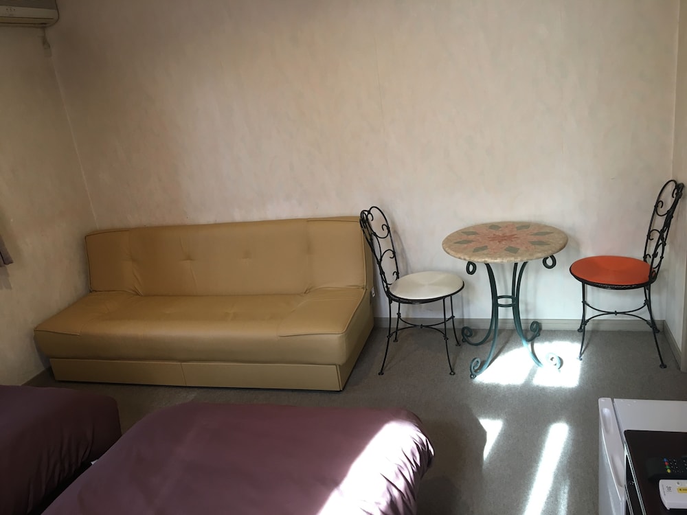 Twin Room - Photo 9