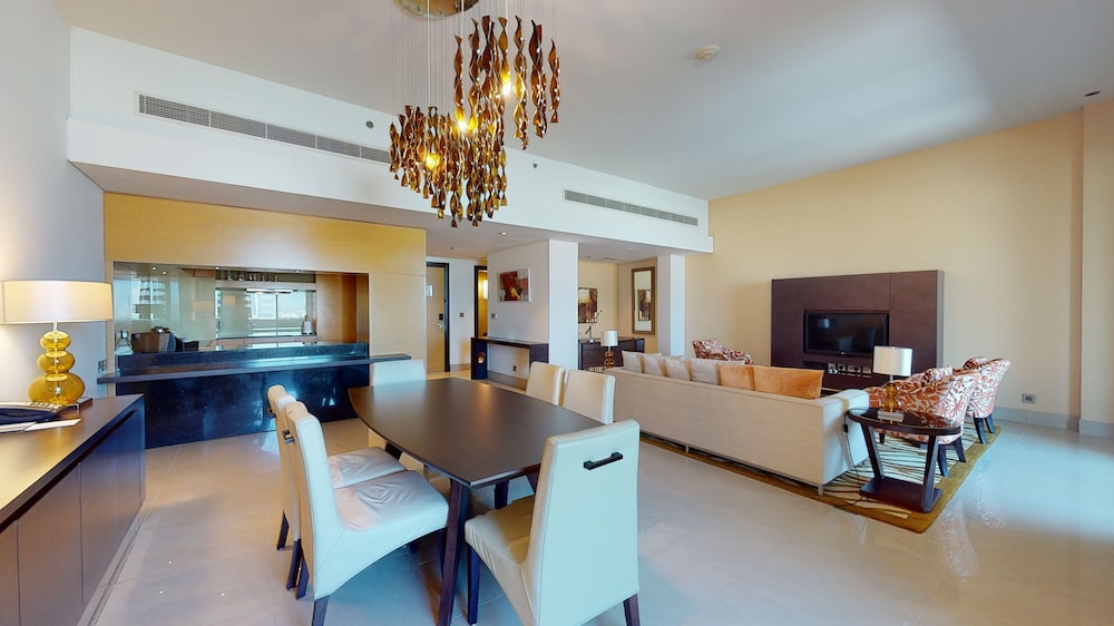 Apartment, 3 Bedrooms, City View (Skyline View, Free City Shuttle) photo 3