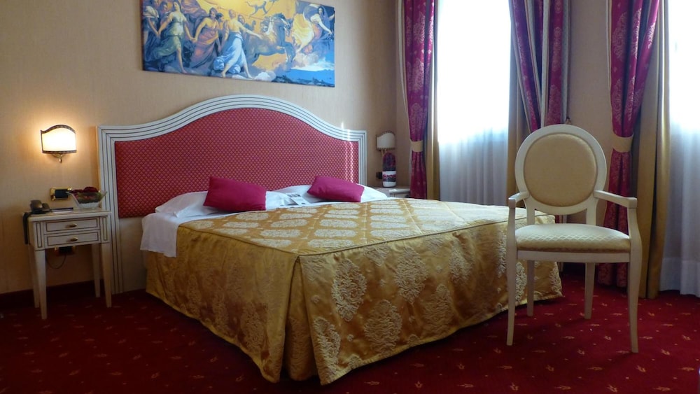 Superior Double or Twin Room photo 3