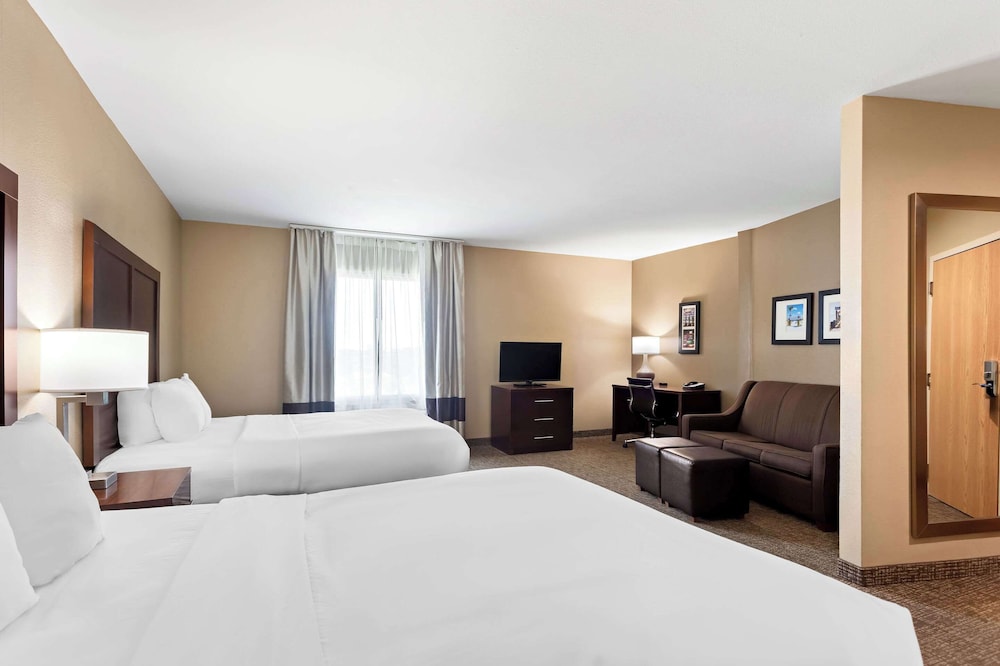 Suite, Multiple Beds, Non Smoking - Photo 4