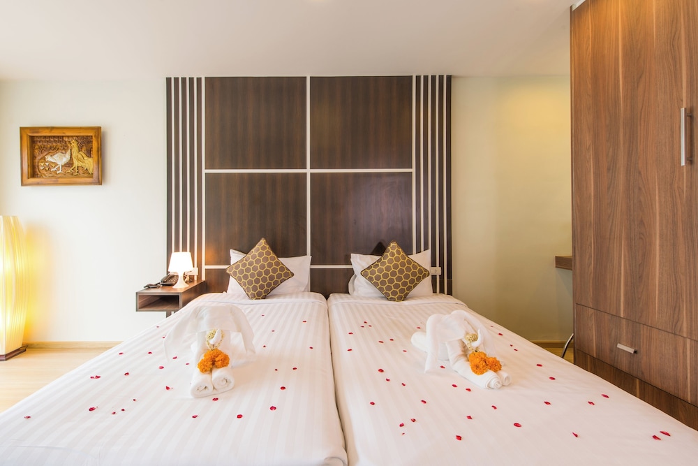 Deluxe Studio, 2 Twin Beds - Photo 4
