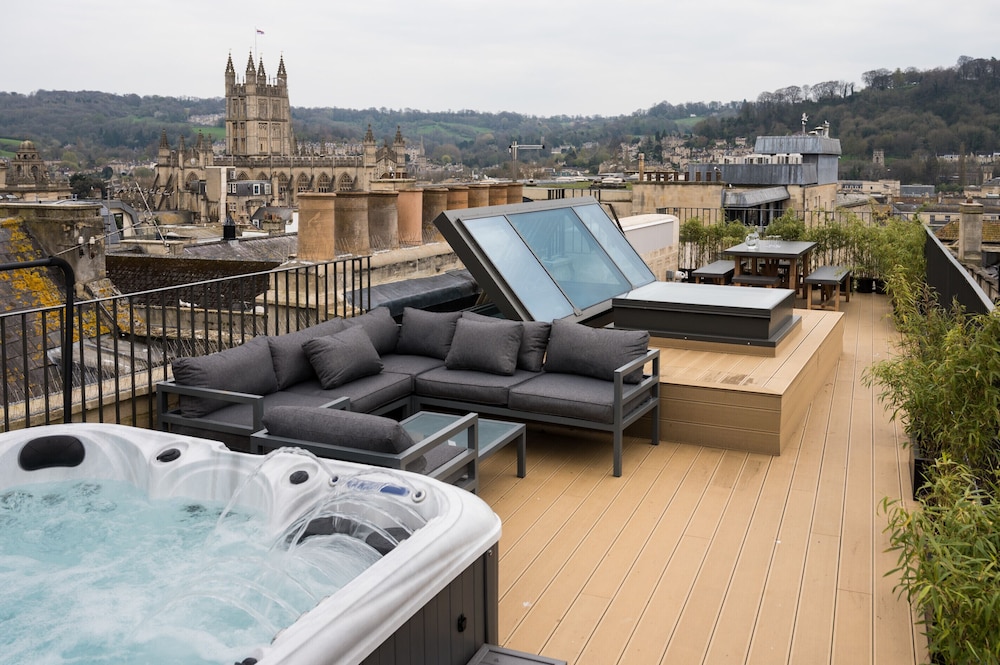 Panoramic Apartment, Multiple Beds, Hot Tub, City View