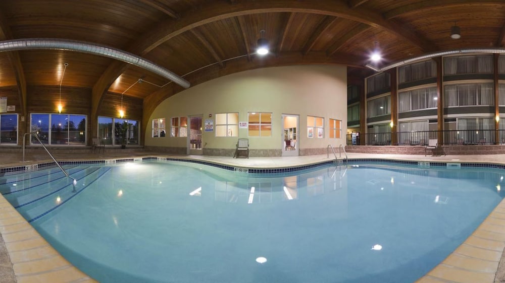 Standard Room, 2 Queen Beds, Pool View - Photo 5