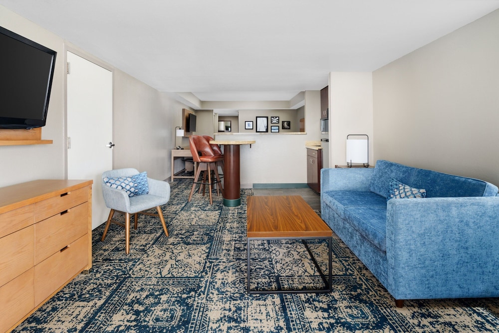 Suite, Multiple Beds, Balcony (View) - Photo 7