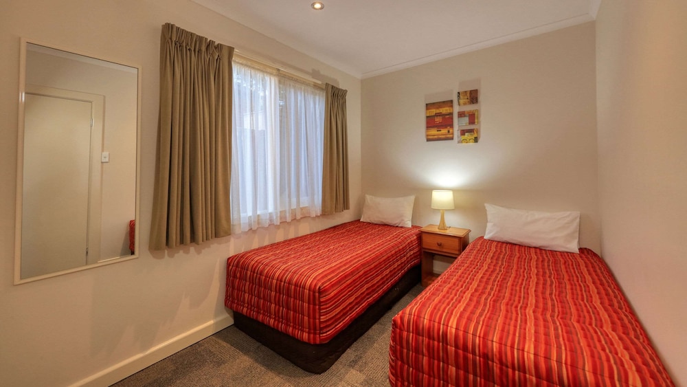 Room, Multiple Beds, Non Smoking - Photo 3
