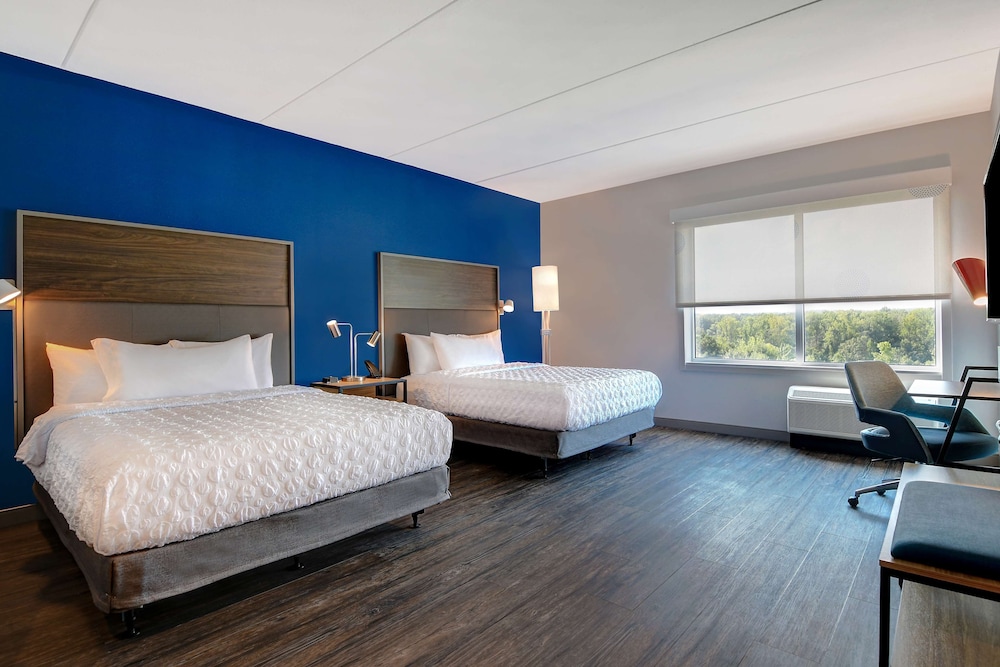 Room, 2 Queen Beds, Accessible, Bathtub (Mobility & Hearing) - Photo 6