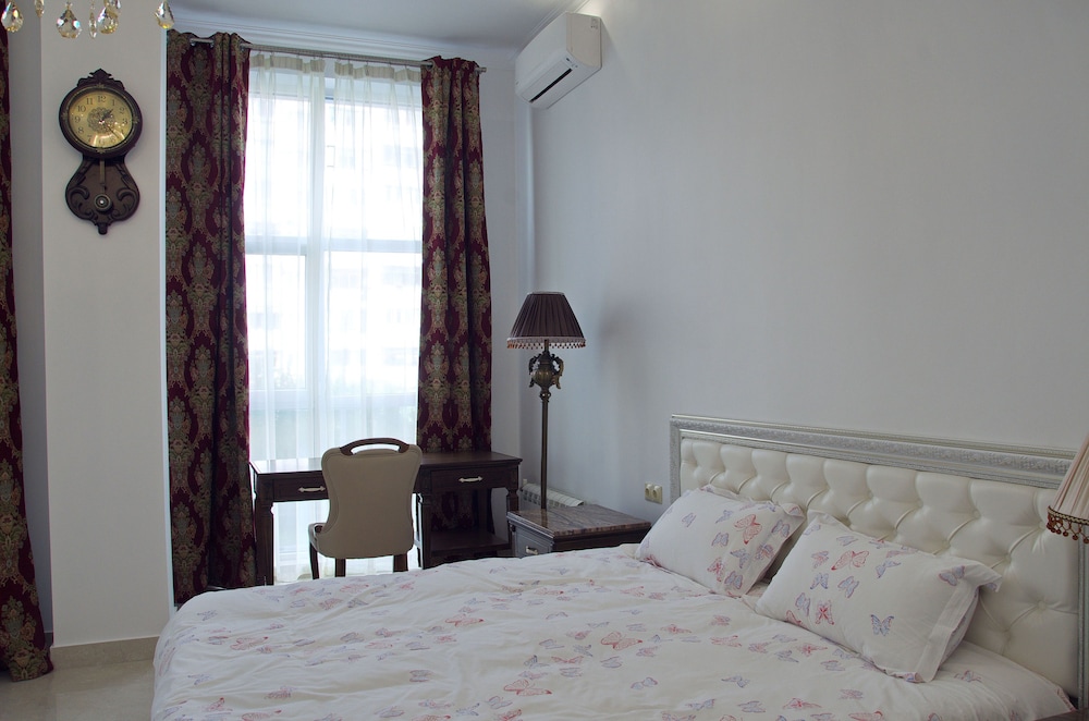 Business Studio Suite, 1 Queen Bed, City View photo 1