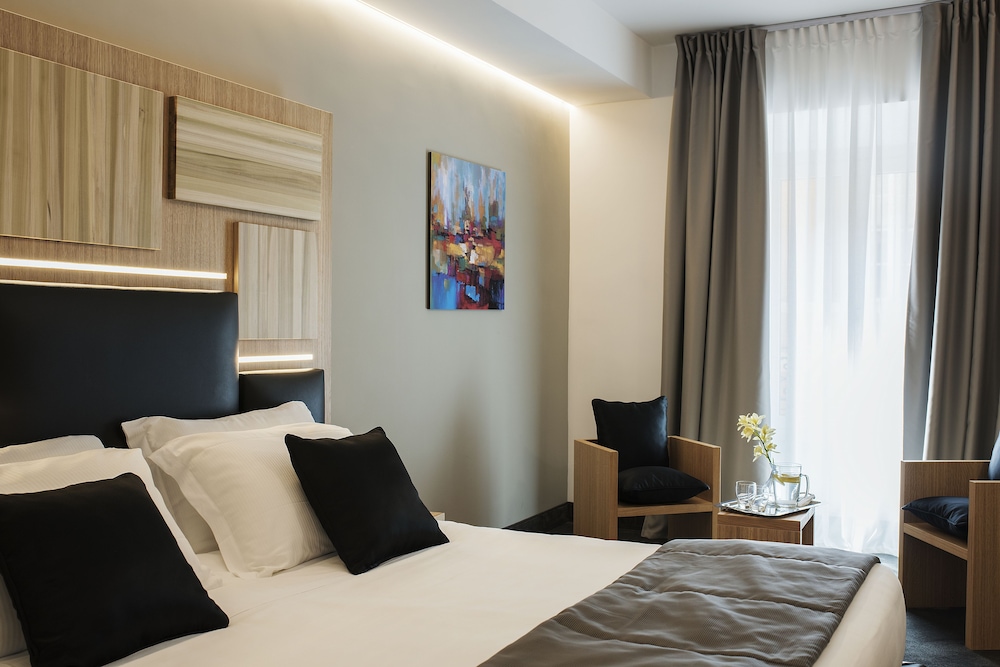 Deluxe Double Room photo 2