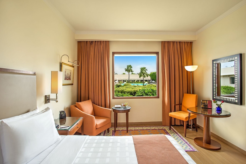 Deluxe Room, Pool View - Photo 1