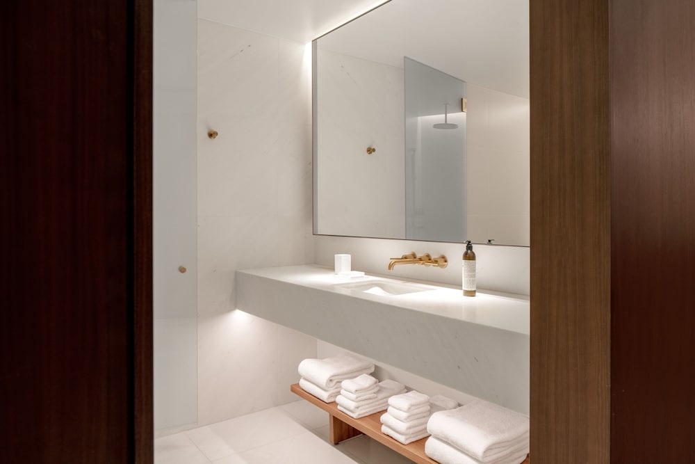 Premier Room, 1 King Bed (View) - Photo 2