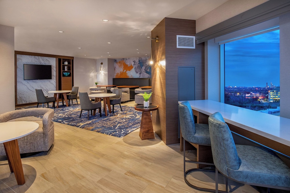 Concierge Room, Room, 1 King Bed thumbnail 5