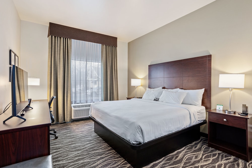 Cobblestone Hotel & Suites - Little Chute