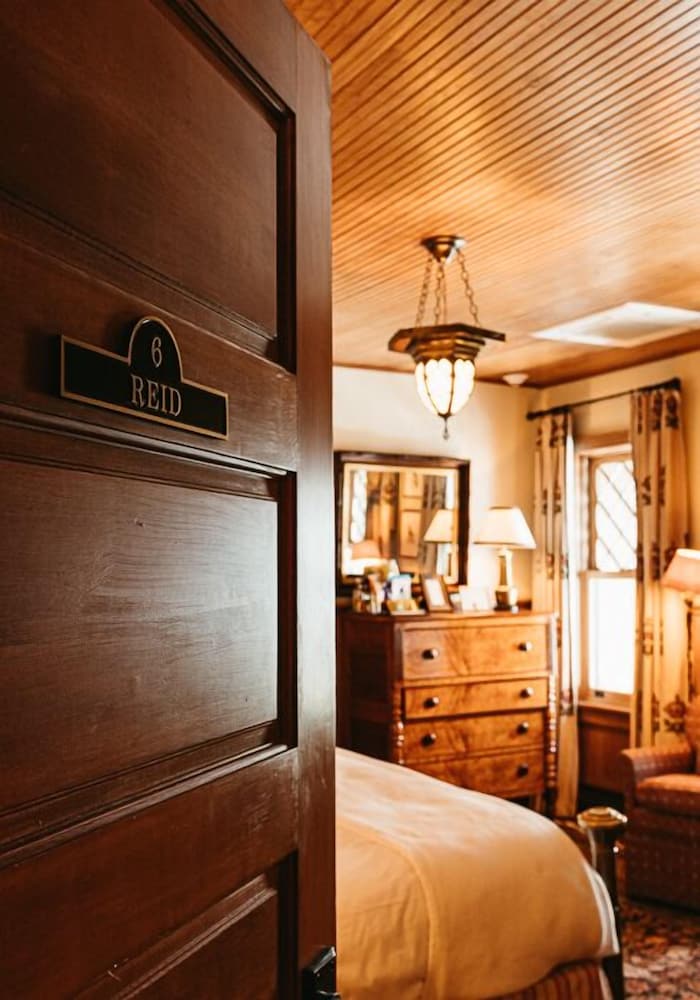 Standard Room, 1 King Bed photo 1