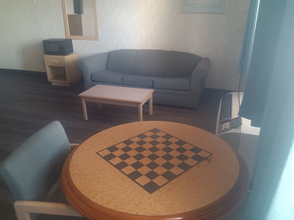 Suite, 1 King Bed, Non Smoking photo 3