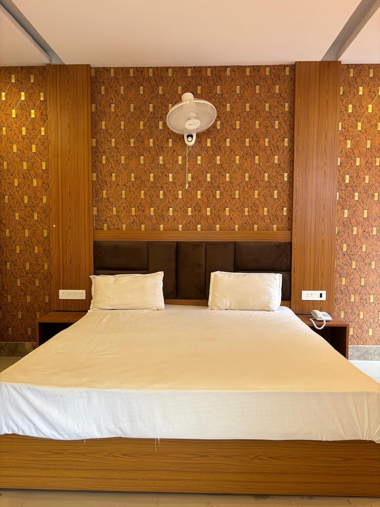 Luxury Double Room, City View