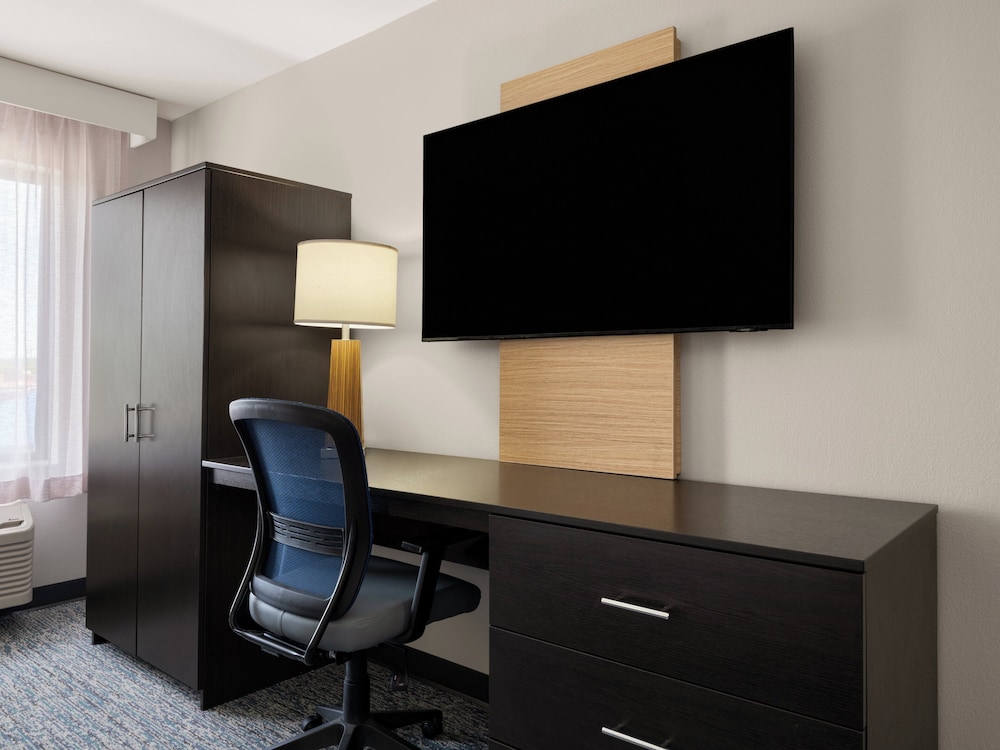 Suite, 1 King Bed - Photo 1