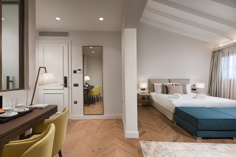 Neoclassical Suite (Residence - Annex building) photo 3