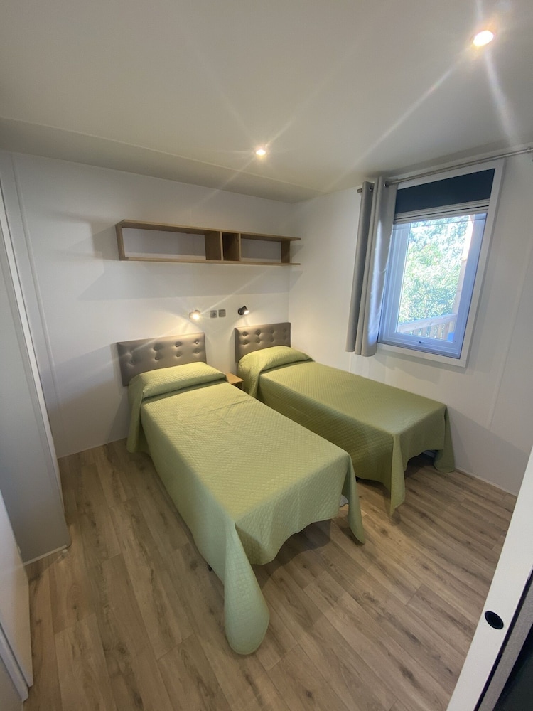 Premium Mobile Home, 2 Bedrooms, 2 Bathrooms photo 3
