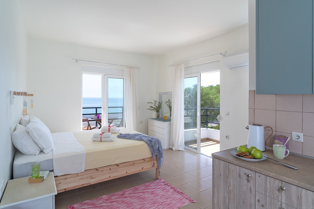 Double Room, 1 Bedroom, Sea View, Beachside photo 1