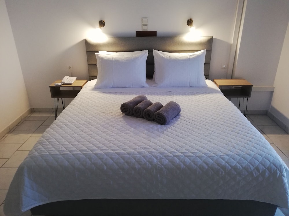 Comfort Double Room, Multiple Beds, Partial Sea View